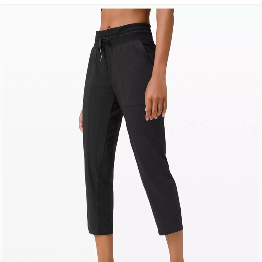 Black lululemon dance pant crop